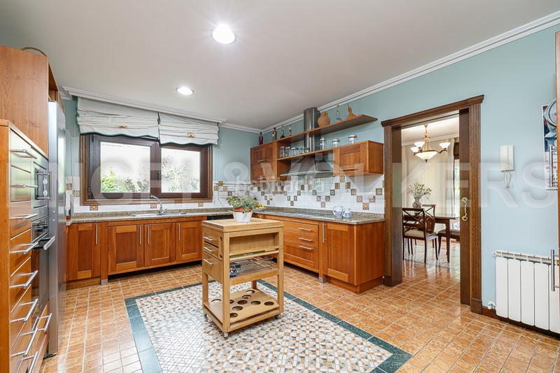 Foto bb7839d3-3939-4cb0-a832-1b937ed2f636. Casa con riscaldamento parcheggio piscina in Gondomar