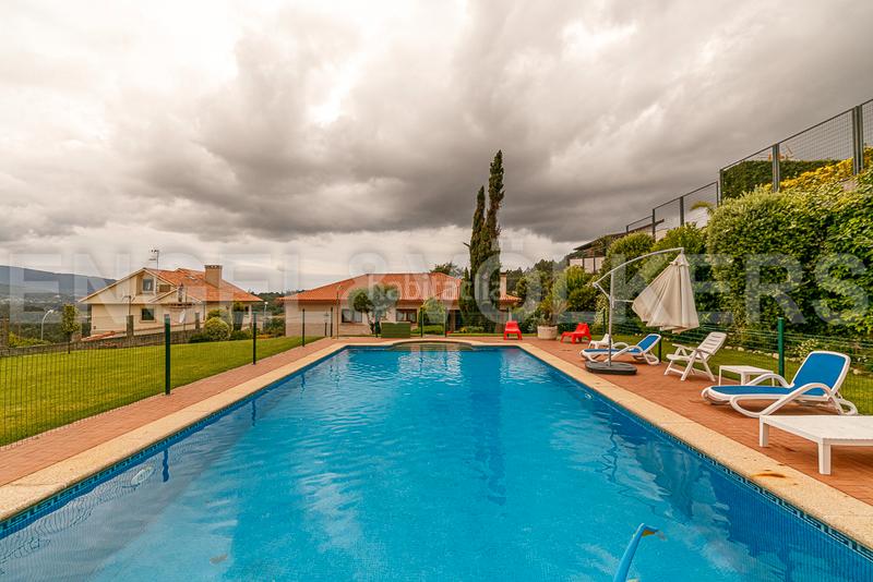 Foto f39d328f-a276-4cd6-bf8b-f7735f5acdc8. Casa con riscaldamento parcheggio piscina in Gondomar