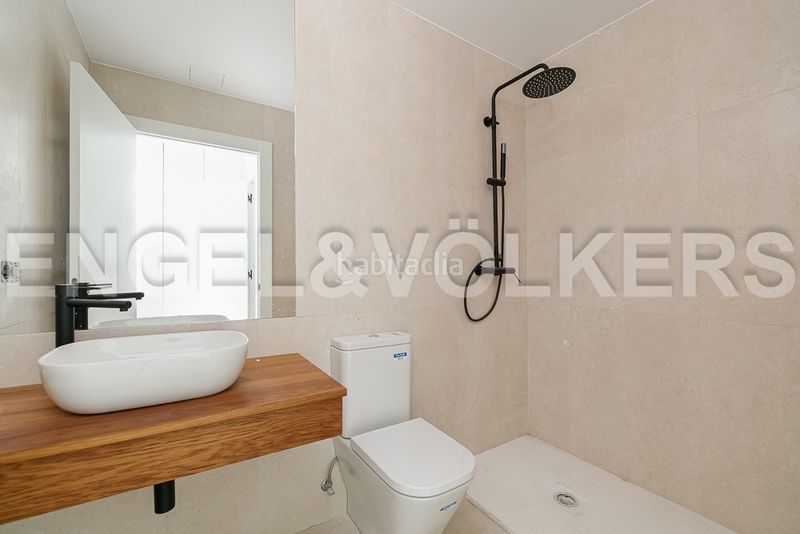 Foto f32f1802-56c1-49d8-a723-40c25b868d64. Pis amb calefacció aparcament a Coruxo - Oia - Saiáns Vigo