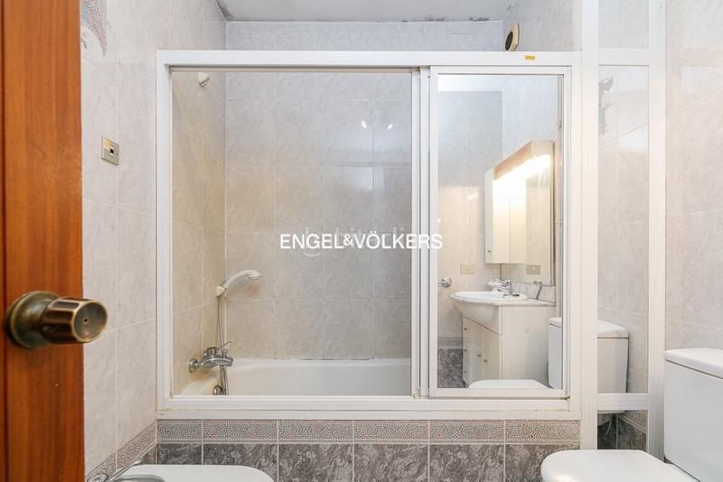 Foto 9407f5a8-47bd-498f-a8d5-e824c58ddb71. Rent apartment with heating parking in Plaza España - Corte Inglés Vigo