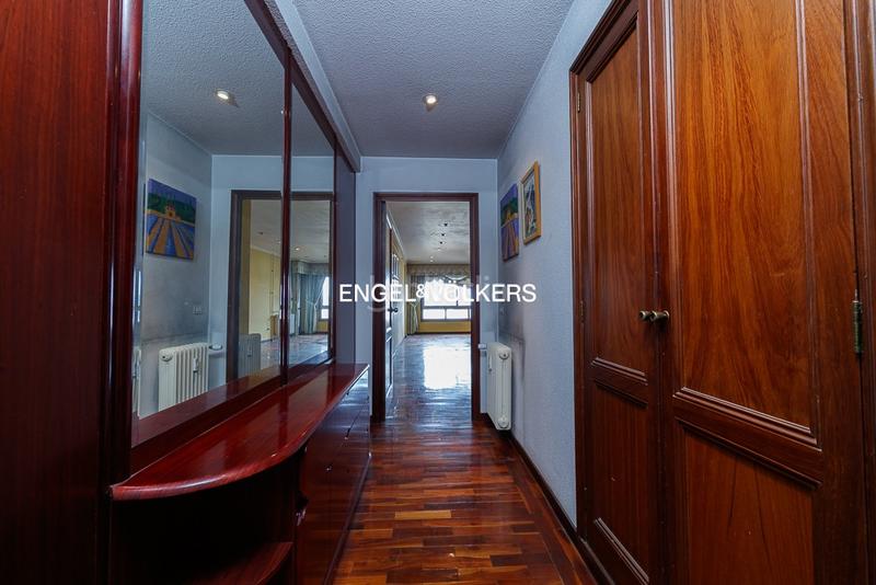 Foto 9792bd40-891f-48cb-be76-dd53f519c710. Rent apartment with heating parking in Plaza España - Corte Inglés Vigo