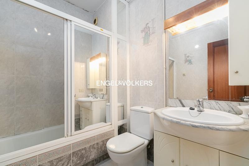 Foto 9c5fcedc-346f-44a7-b865-239066923810. Rent apartment with heating parking in Plaza España - Corte Inglés Vigo