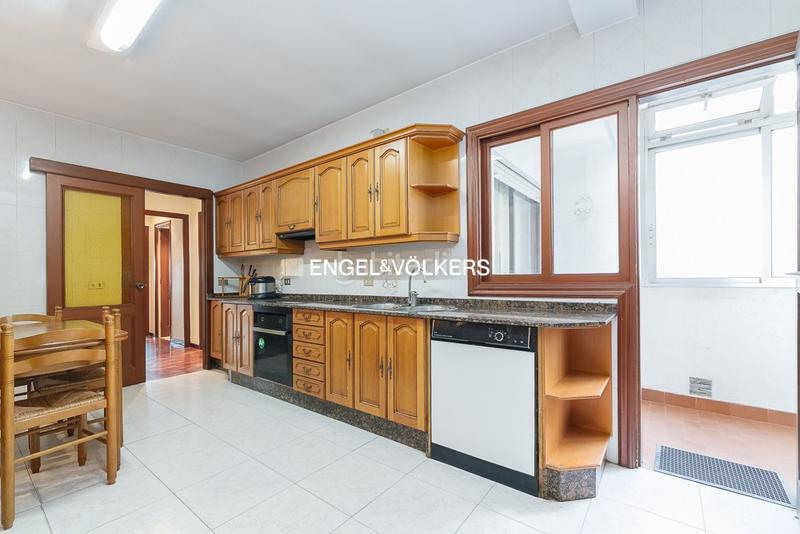 Foto b444ce07-5bd1-43c5-8d61-ee3b3c5b716b. Rent apartment with heating parking in Plaza España - Corte Inglés Vigo