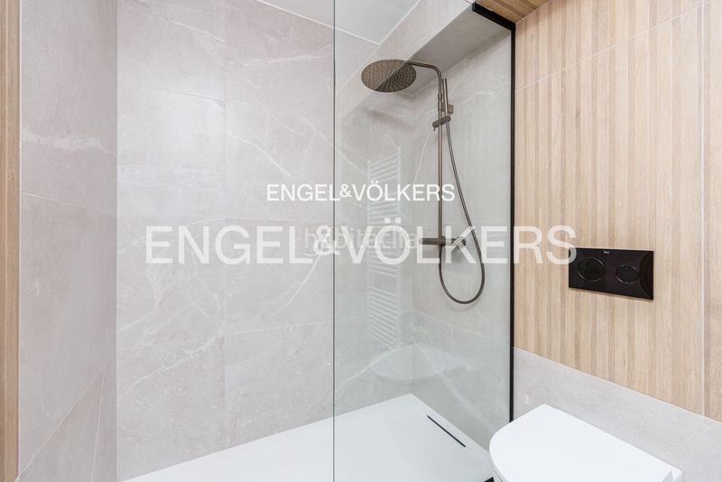 Foto 25ec108c-1a55-45ba-8246-1f87c36f0694. Apartament amb calefacció aparcament a Plaza España - Corte Inglés Vigo