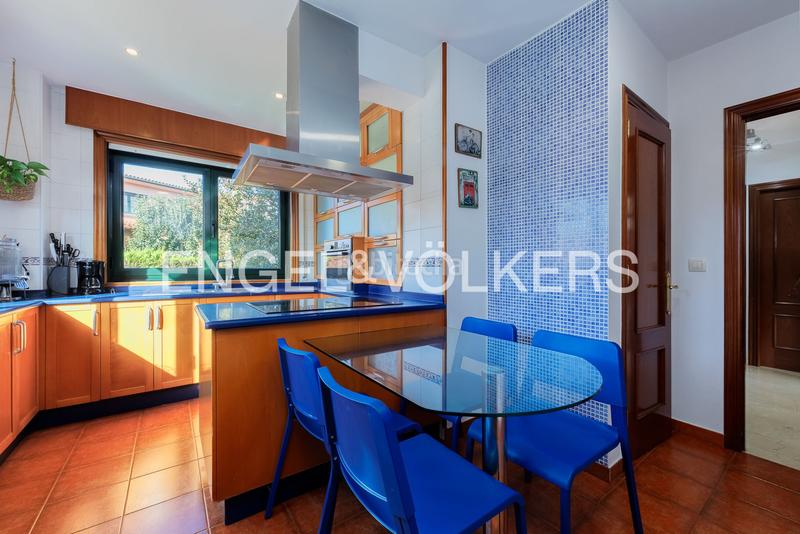 Foto 090b92d0-0bdc-4cad-af1e-bd25fdd4033d. Semi detached house with heating parking in Nigrán centro Nigrán