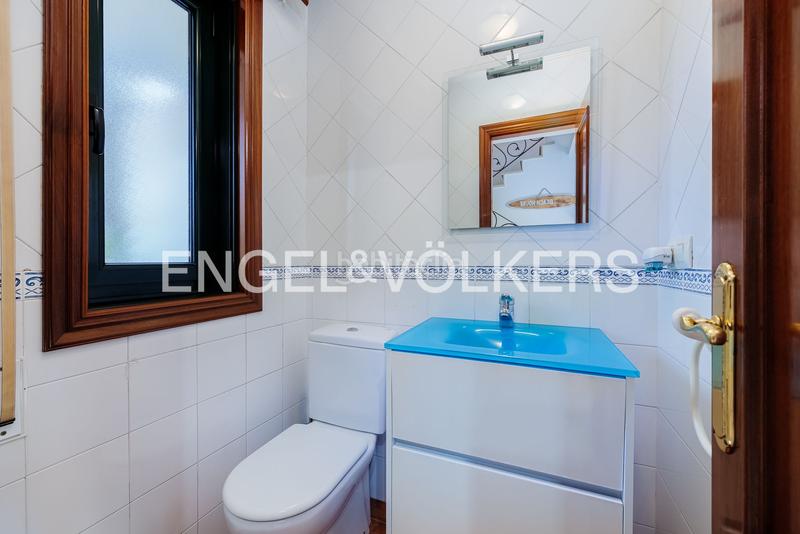 Foto 248fa04b-4f6a-40e3-bde9-7a934c9490e4. Semi detached house with heating parking in Nigrán centro Nigrán