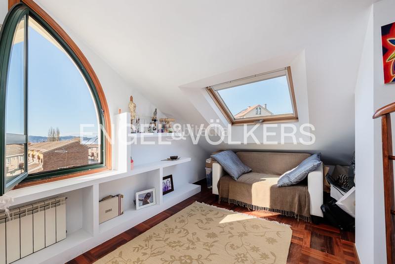 Foto 4768a212-7f8b-453c-ad84-6c58d000ad6c. Semi detached house with heating parking in Nigrán centro Nigrán