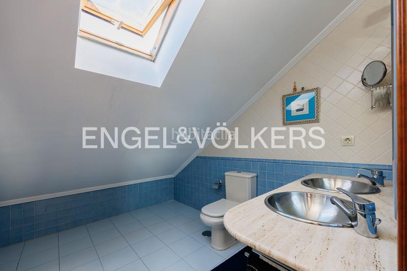 Foto 5e771175-33b9-4288-bb29-5c4e15f2dcb8. Semi detached house with heating parking in Nigrán centro Nigrán