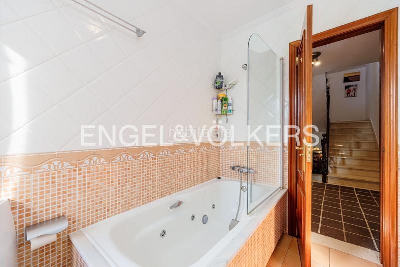 Foto 6a8aeea1-5d90-4a49-bbe0-a9d4aee6cb45. Semi detached house with heating parking in Nigrán centro Nigrán