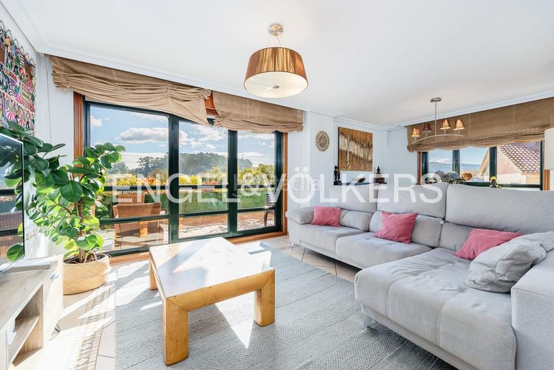 Foto e19318ef-7194-49ce-b9e2-171baabbb04a. Semi detached house with heating parking in Nigrán centro Nigrán