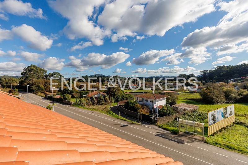 Foto e3f5a94d-cc23-48ce-9af4-7a91d6b2f436. Semi detached house with heating parking in Nigrán centro Nigrán