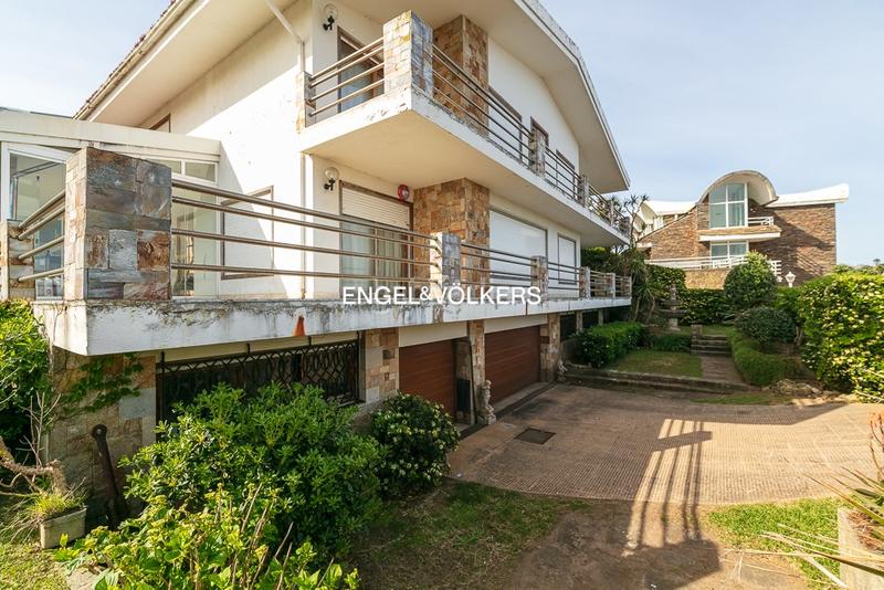 Foto 0832005c-34ae-4009-90f8-871a03f7e436. Casa chalet en toralla en primera línea de mar en Vigo