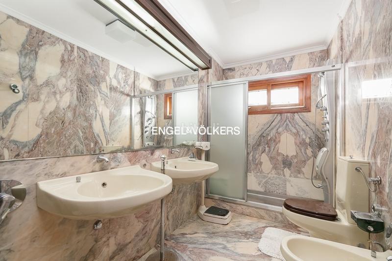 Foto 1c775602-c2ea-4911-8190-c06f6ce628e1. Casa chalet en toralla en primera línea de mar en Vigo