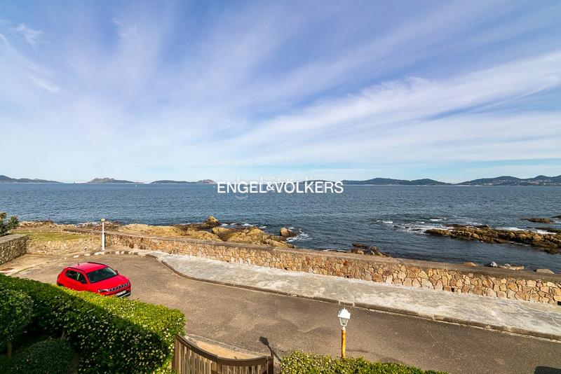 Foto 6de2e46b-2d0c-4334-90fd-9a24582f1a6f. Casa chalet en toralla en primera línea de mar en Vigo