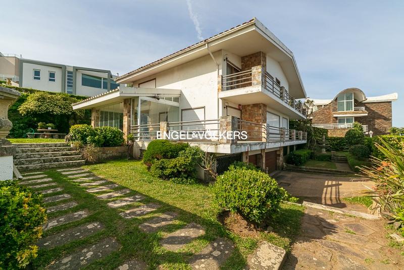 Foto 9309b24a-b558-4d19-b007-7e02bd838862. Casa chalet en toralla en primera línea de mar en Vigo