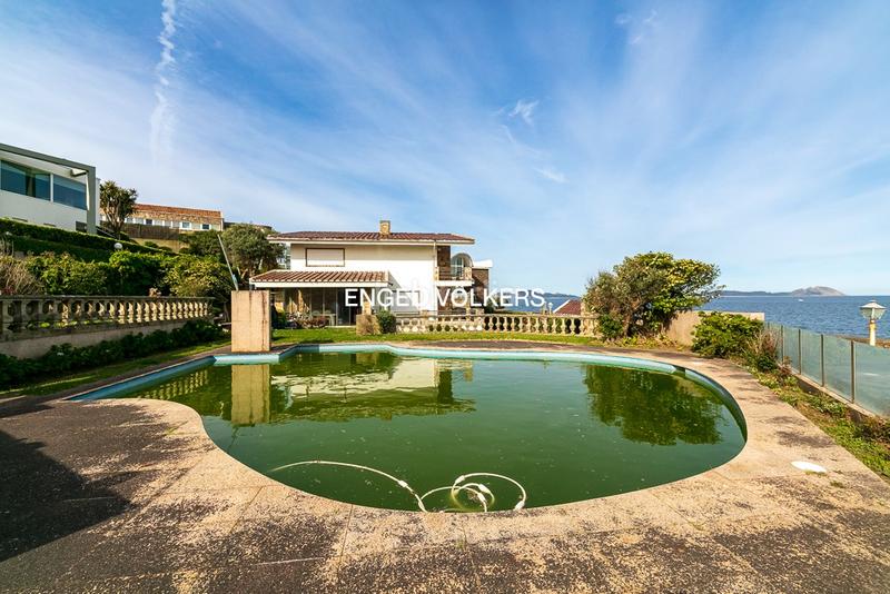 Foto d8217d6e-0d64-490d-b36f-dbfac4fb47ee. Casa chalet en toralla en primera línea de mar en Vigo