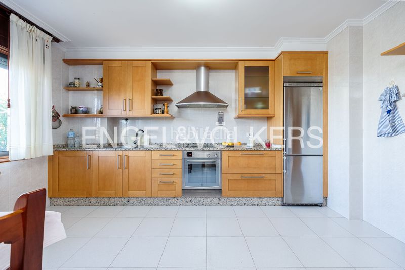 Foto 16a07776-d43d-40fc-aa80-bfe17148c675. Casa amb calefacció aparcament a Bembrive Vigo