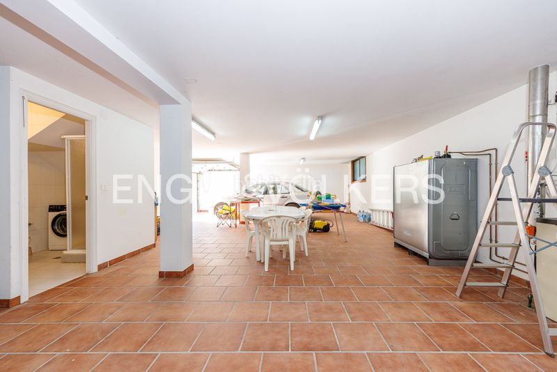 Foto 19d8ffd0-f894-488a-a952-5abb08012682. Casa amb calefacció aparcament a Bembrive Vigo