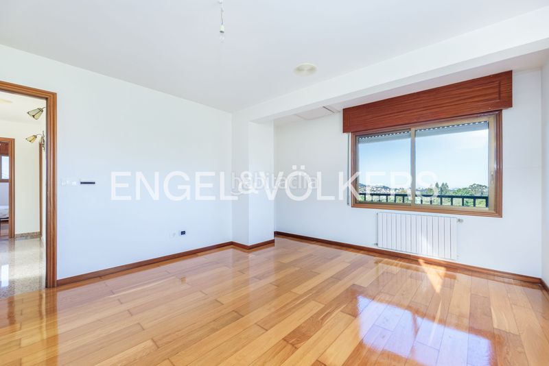 Foto 408afb15-f676-43d6-ab78-8b0026ce3a44. Casa amb calefacció aparcament a Bembrive Vigo