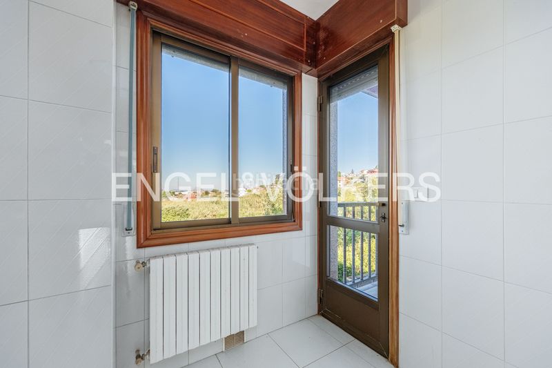 Foto 56fe8726-b0fa-4032-8f6c-3a70c05c4042. Casa amb calefacció aparcament a Bembrive Vigo