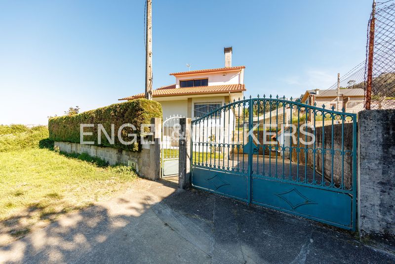 Foto 5c9782a5-2fa0-4b32-bea6-9c510ac4f1ea. Casa amb calefacció aparcament a Bembrive Vigo