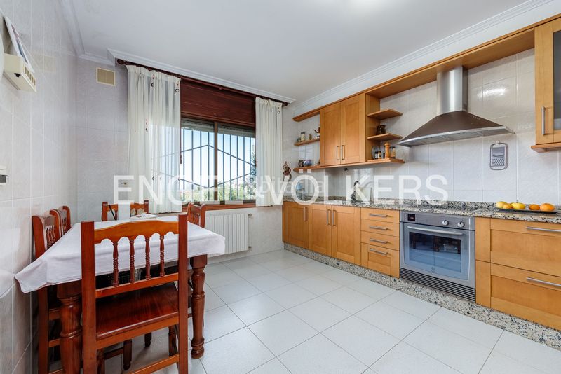 Foto 666e2fde-92fa-4bf4-8093-2556b6fa4fac. Casa amb calefacció aparcament a Bembrive Vigo
