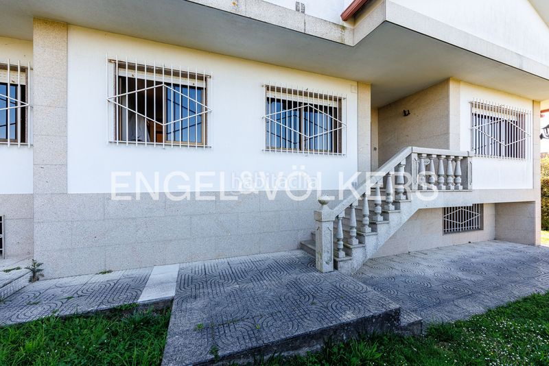 Foto 70e11bcb-1809-4f0f-9e98-f7fe74da76ca. Casa amb calefacció aparcament a Bembrive Vigo