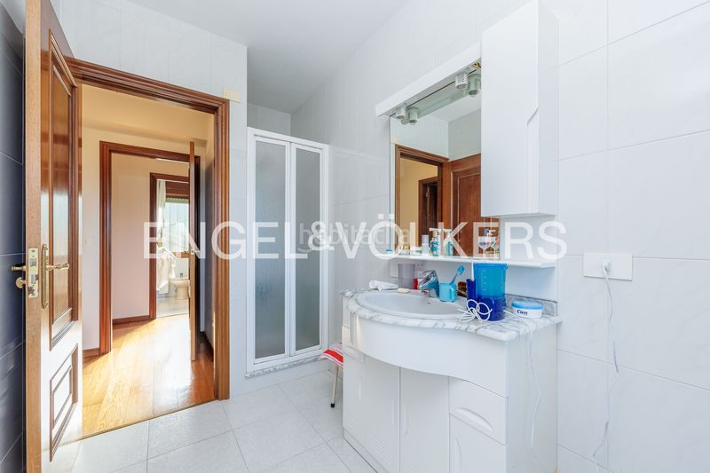 Foto 73b76c17-81a8-41ea-8745-0863714558e6. Casa amb calefacció aparcament a Bembrive Vigo