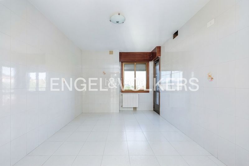 Foto 7f07958a-94d4-42b5-8edc-d07d58dbbfb2. Casa amb calefacció aparcament a Bembrive Vigo