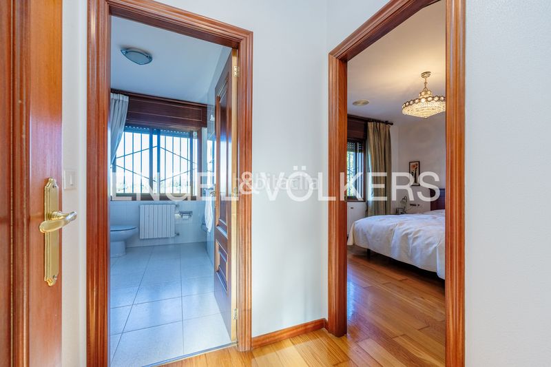Foto 84cb8e0f-6b80-492f-b14a-f137f8a6bd88. Casa amb calefacció aparcament a Bembrive Vigo