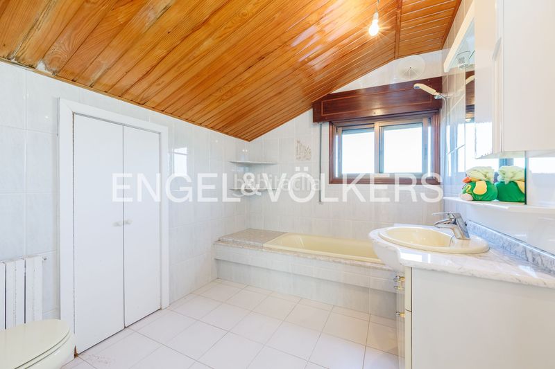 Foto ad64c639-9c4d-44e9-a120-f4c78b95a670. Casa amb calefacció aparcament a Bembrive Vigo