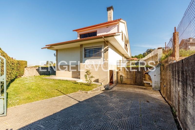 Foto c6c7e5b0-7306-4dcc-aa90-faaa3db75a09. Casa amb calefacció aparcament a Bembrive Vigo