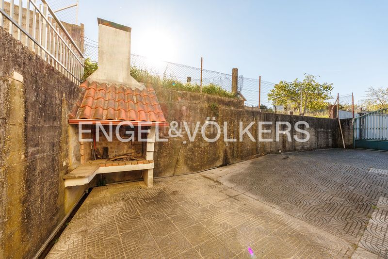 Foto fdf46a07-62f1-4596-8bba-bb622dd15605. Casa amb calefacció aparcament a Bembrive Vigo