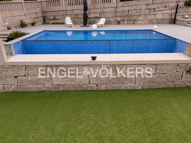 Foto f9f675a4-4604-4dc8-b19c-f2b19dff67c5. Casa amb calefacció aparcament piscina a Oia