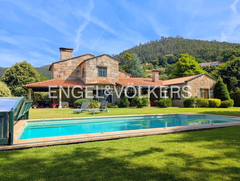 Foto 6d70593c-e804-433a-ad6f-f6f431505946. Casa amb calefacció aparcament piscina a Camos Nigrán