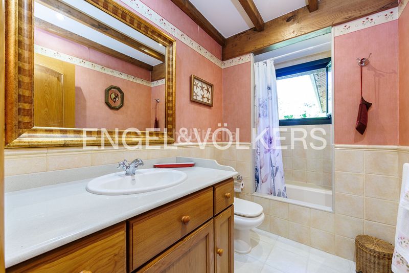 Foto cb3b5ffa-69b4-451c-88c2-046d68fdf3de. Casa amb calefacció aparcament piscina a Camos Nigrán