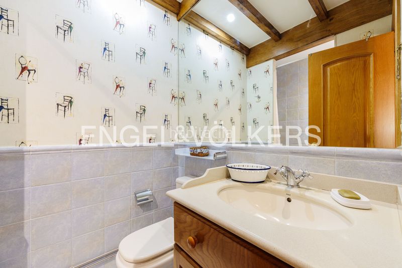 Foto d5ba8e16-b07b-414c-a378-f433e534a50e. Casa amb calefacció aparcament piscina a Camos Nigrán