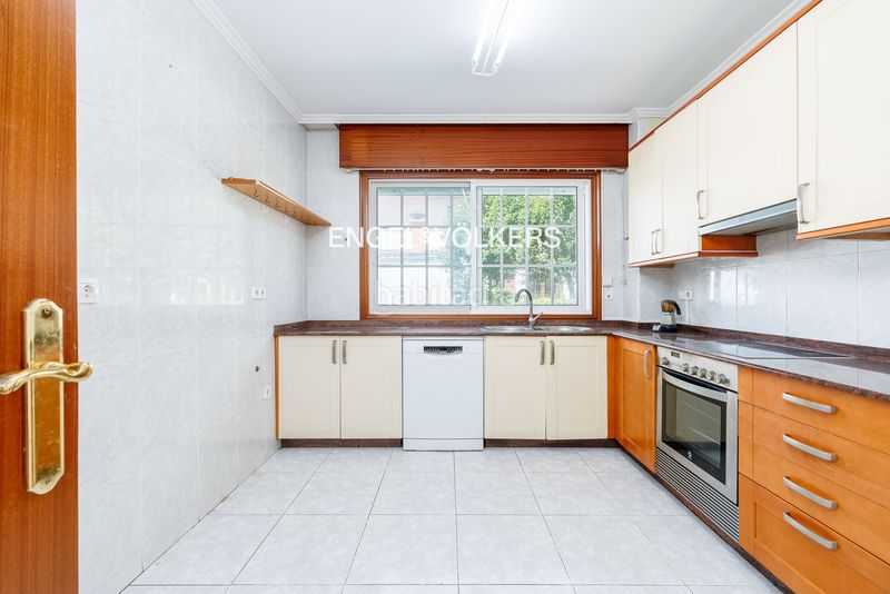Foto a0d6150d-ae4e-4a24-9d90-54c5a9fa9feb. Casa amb calefacció aparcament a Centro - Areal Vigo