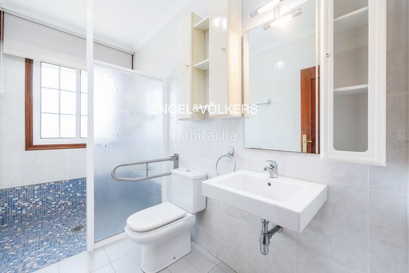 Foto bd2e1ed8-6dcb-4a16-8215-b556e683ebe5. Casa amb calefacció aparcament a Centro - Areal Vigo