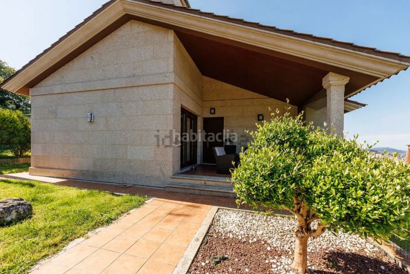 Foto 375fe400-f56a-4408-9ab7-2a6be3da22a5. Casa amb calefacció aparcament a Nigrán centro Nigrán