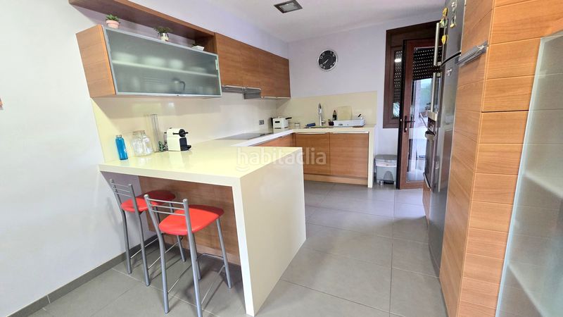 Foto c7abf440-0cbe-4359-9dfd-f931ace4a697. Casa amb calefacció aparcament a Nigrán centro Nigrán