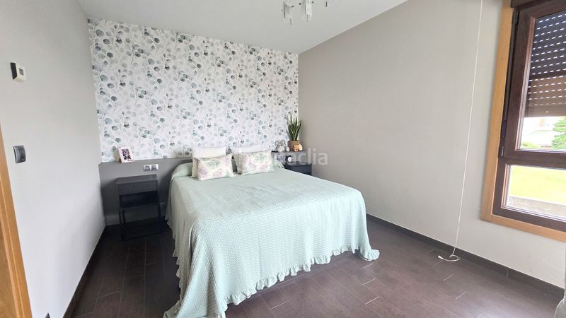 Foto d1867066-403a-45b0-9a53-593a6c715e0c. Casa amb calefacció aparcament a Nigrán centro Nigrán