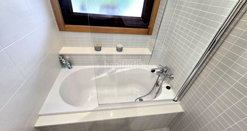 Foto e3bb4214-a1a9-4a09-8799-ae99e238a774. Casa amb calefacció aparcament a Nigrán centro Nigrán