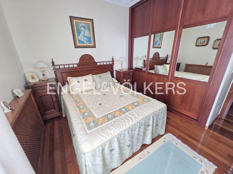 Foto 147806f5-b276-42f8-a947-79f7da42cdbc. Casa adossada amb calefacció aparcament piscina a Vigo