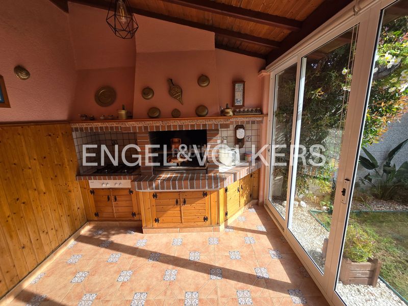 Foto 94527909-25b6-42a2-ab71-55ed936e6ee8. Casa adossada amb calefacció aparcament piscina a Vigo