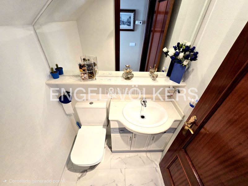 Foto 948b2e86-26ba-4527-9e32-62800f9ac314. Casa adossada amb calefacció aparcament piscina a Vigo