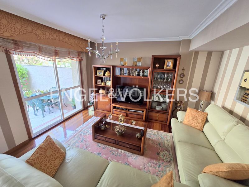 Foto c1643957-a3ce-4d02-a95f-021967e28ee9. Casa adossada amb calefacció aparcament piscina a Vigo
