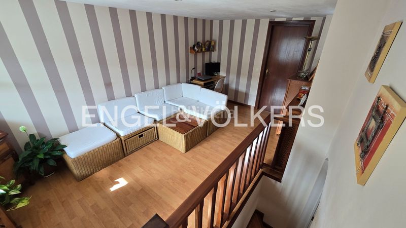 Foto eb412763-5b79-497d-86c8-06bcf4ab588e. Casa adossada amb calefacció aparcament piscina a Vigo