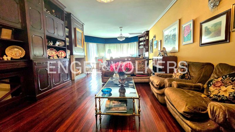Foto f25b9752-2ebb-4ec5-b20c-ea93663d754d. Apartament amb calefacció aparcament a Plaza España - Corte Inglés Vigo