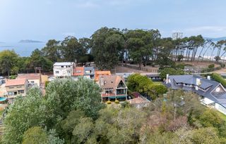 Haus in Coruxo - Oia - Saiáns. Exclusiva casa de piedra con jardín en canido